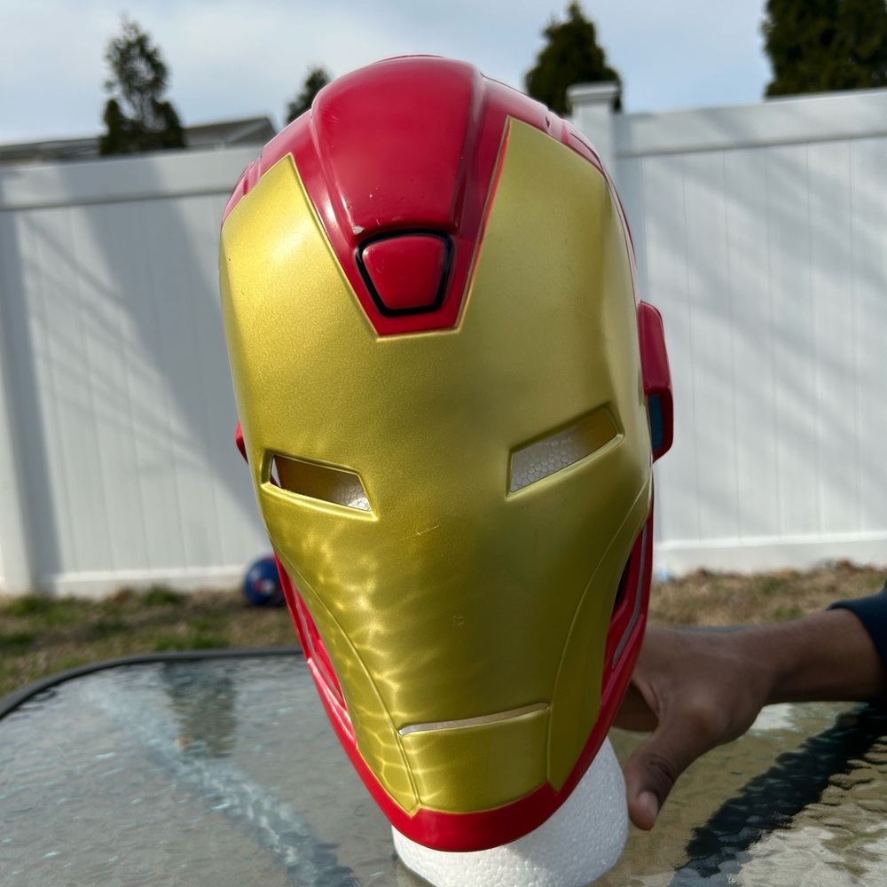 Used Disney Marvel Iron Man Mask Costume Halloween Cosplay plastic accessory